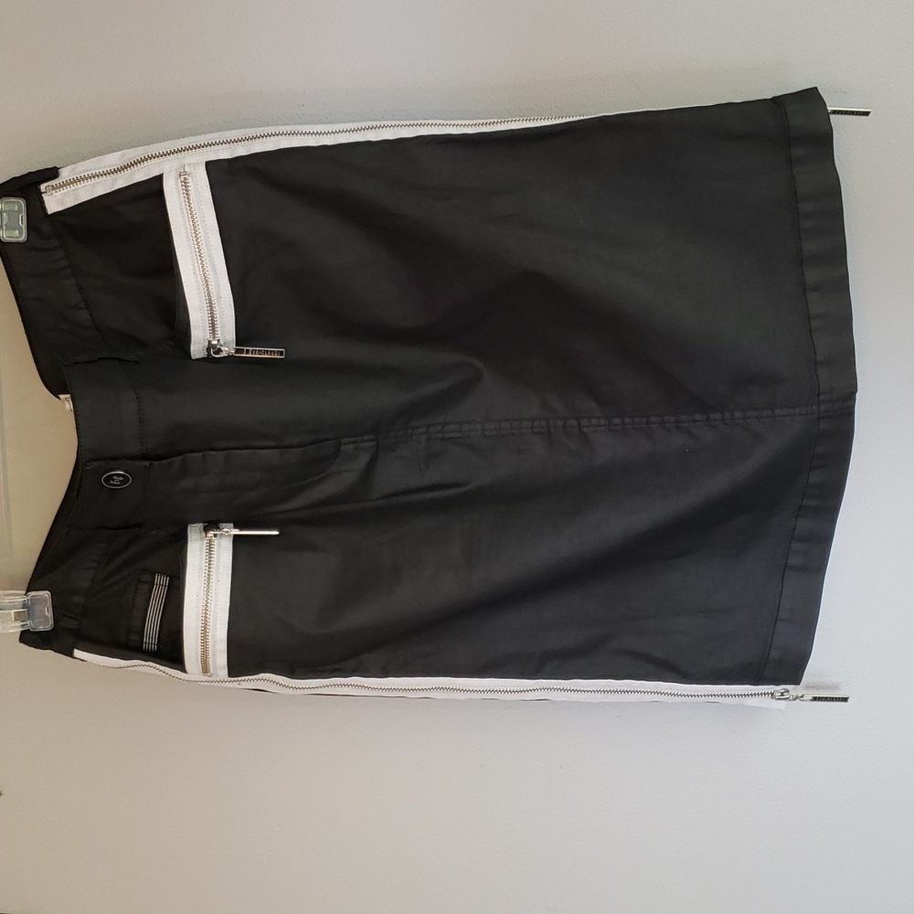 Eva & Claudi Zippered Skirt